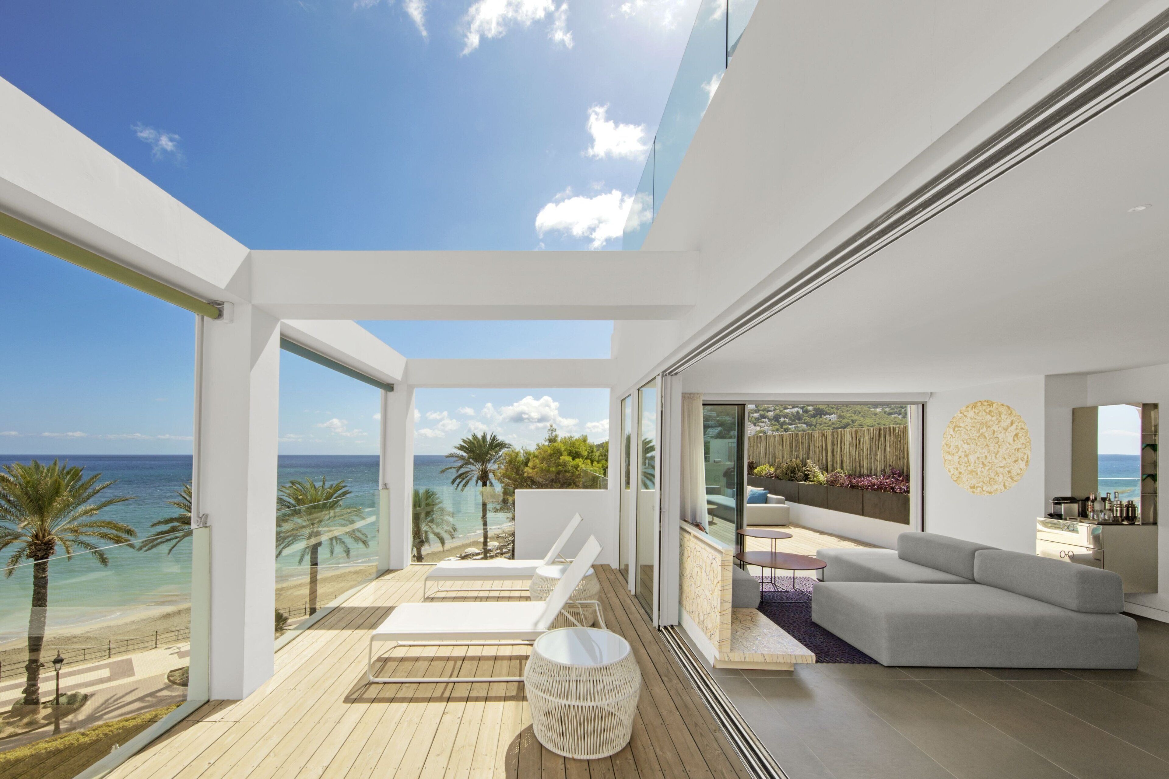 スイート キングベッド 1 台 シービュー (Terrace) | 低刺激性寝具、ピロートップベッド、ミニバー、セーフティボックス (室内)