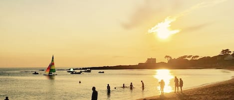 Una spiaggia nelle vicinanze