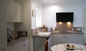 Micro-ondes, four, plaque de cuisson, lave-vaisselle