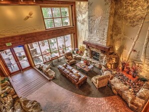 Lobby sitting area - 3 Bedroom Mountain View Condo in River Run Village Just 75 Yards from the Summit Express Gondola (Keystone)