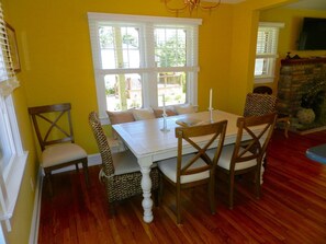 House | In-room dining - Cm1033 Michigan Ave (Cape May)