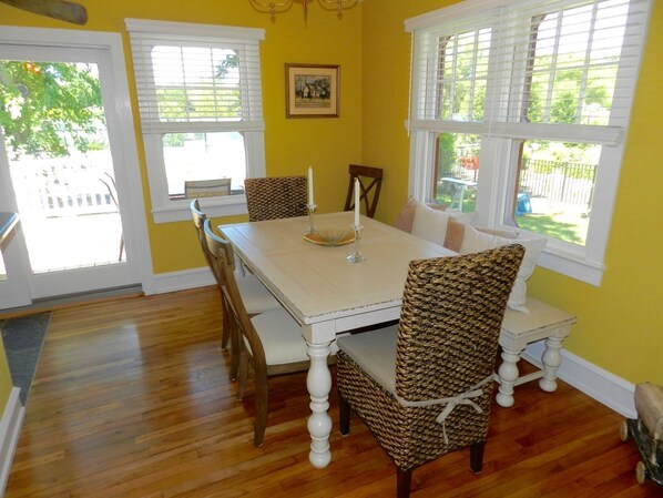 House | In-room dining - Cm1033 Michigan Ave (Cape May)