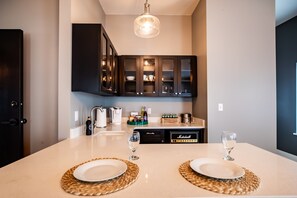 Luxurious Urban Suite 1 | Dining - Duets Bed & Breakfast (Tulsa)