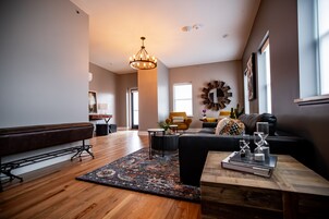 Luxurious Urban Suite 2 | Living area