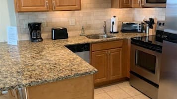 House | Private kitchen | Stovetop, dishwasher, toaster, cookware/dishes/utensils