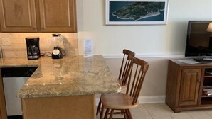 In-room dining - Cm211 Beach -2 (Cape May)