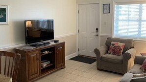TV, DVD player - Cm211 Beach -2 (Cape May)
