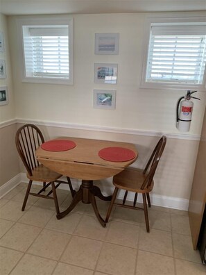 In-room dining - Cm211 Beach -2 (Cape May)