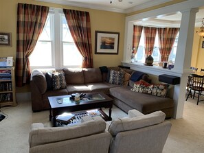 獨棟房屋 | 起居區 | 電視、 DVD 播放機