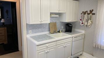 Rumah | Dapur pribadi | Kompor, mesin pencuci piring, dan peralatan masak/sendok-piring