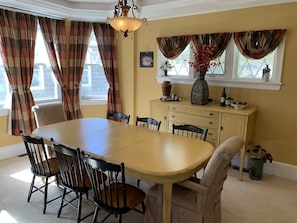 House | In-room dining