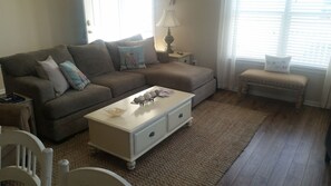 House | Living room | Flat-screen TV - Nw411 East 4th Avenue, Unit B (North Wildwood)