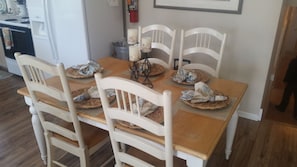 House | In-room dining - Nw411 East 4th Avenue, Unit B (North Wildwood)