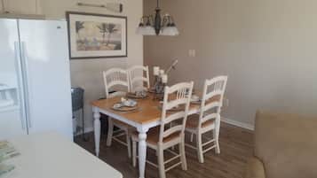 House | In-room dining