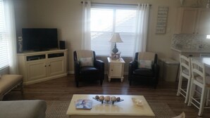 House | Living area - Nw411 East 4th Avenue, Unit B (North Wildwood)