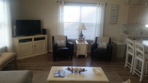 House | Living area | Flat-screen TV - Nw411 East 4th Avenue, Unit B (North Wildwood)