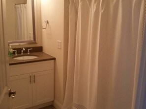 House | Bathroom - Nw11 North New York Avenue, Unit 102 (North Wildwood)