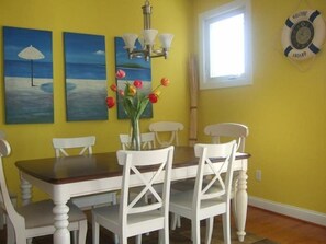 Ferienhaus | Essbereich im Zimmer