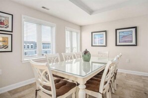 House | In-room dining