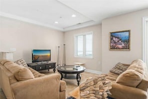 House | Living area | TV - 407 East Monterey Avenue - 501 (Wildwood Crest)