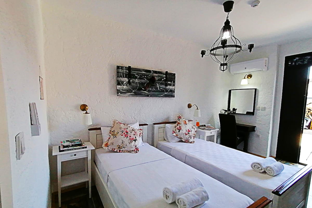 Chambre Standard avec lits jumeaux | Literie de qualité supérieure, décoration personnalisée