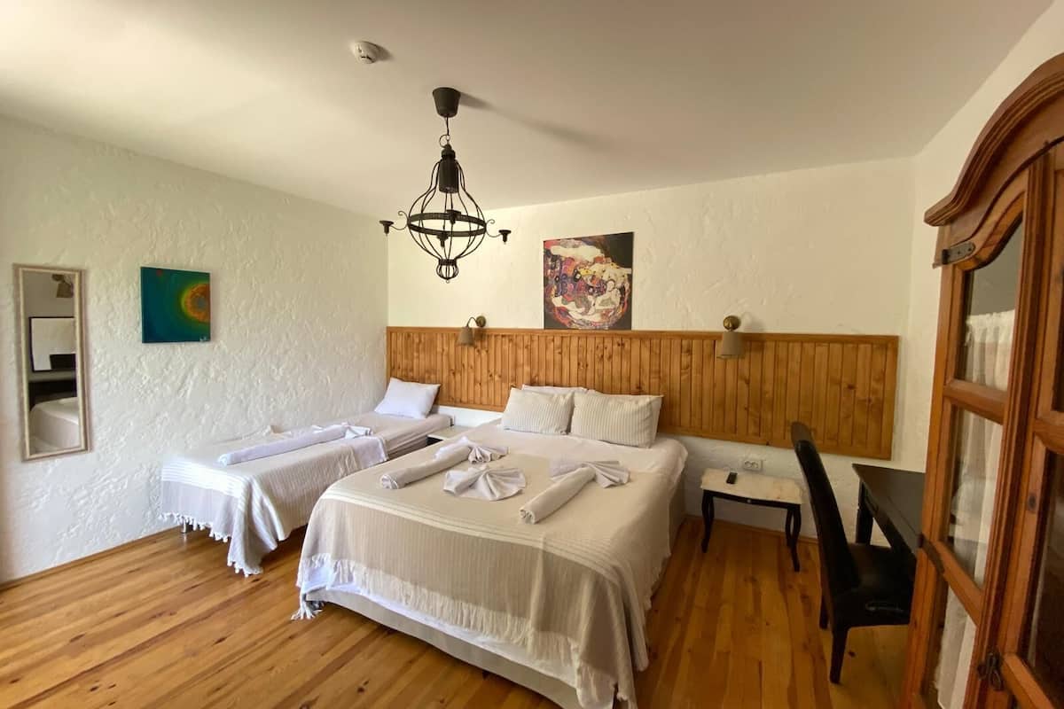 Chambre Triple Deluxe | Literie de qualité supérieure, décoration personnalisée