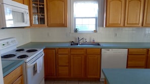 Maison | Cuisine privée | Réfrigérateur, micro-ondes, plaque de cuisson, lave-vaisselle