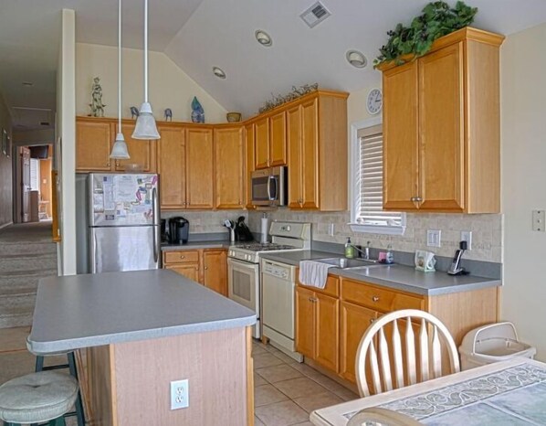 House | Private kitchen | Fridge, microwave, stovetop, dishwasher
