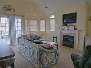 House | Living area | TV, fireplace, DVD player