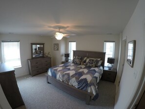 House | 3 bedrooms, desk, free WiFi