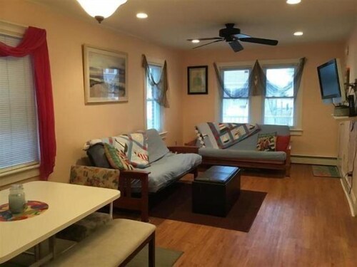 Ww323 East Maple Avenue, Unit 1