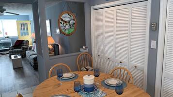 Rumah | Makan di kamar