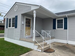 Pintu masuk properti