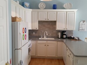 Astianpesukone, keittoastiat/astiat/ruokailuvälineet