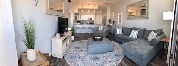 House | Living area | TV - Nw500 JFK Blvd-702 (North Wildwood)