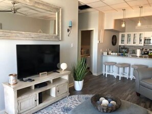 House | Living area | TV - Nw500 JFK Blvd-702 (North Wildwood)