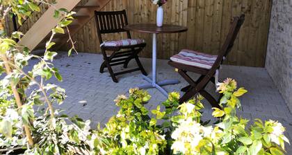 La Glycine, gite for 2-3 people, in the countryside, 5 km from the beach.