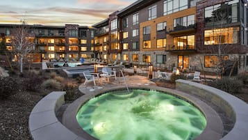 Bathtub spa outdoor