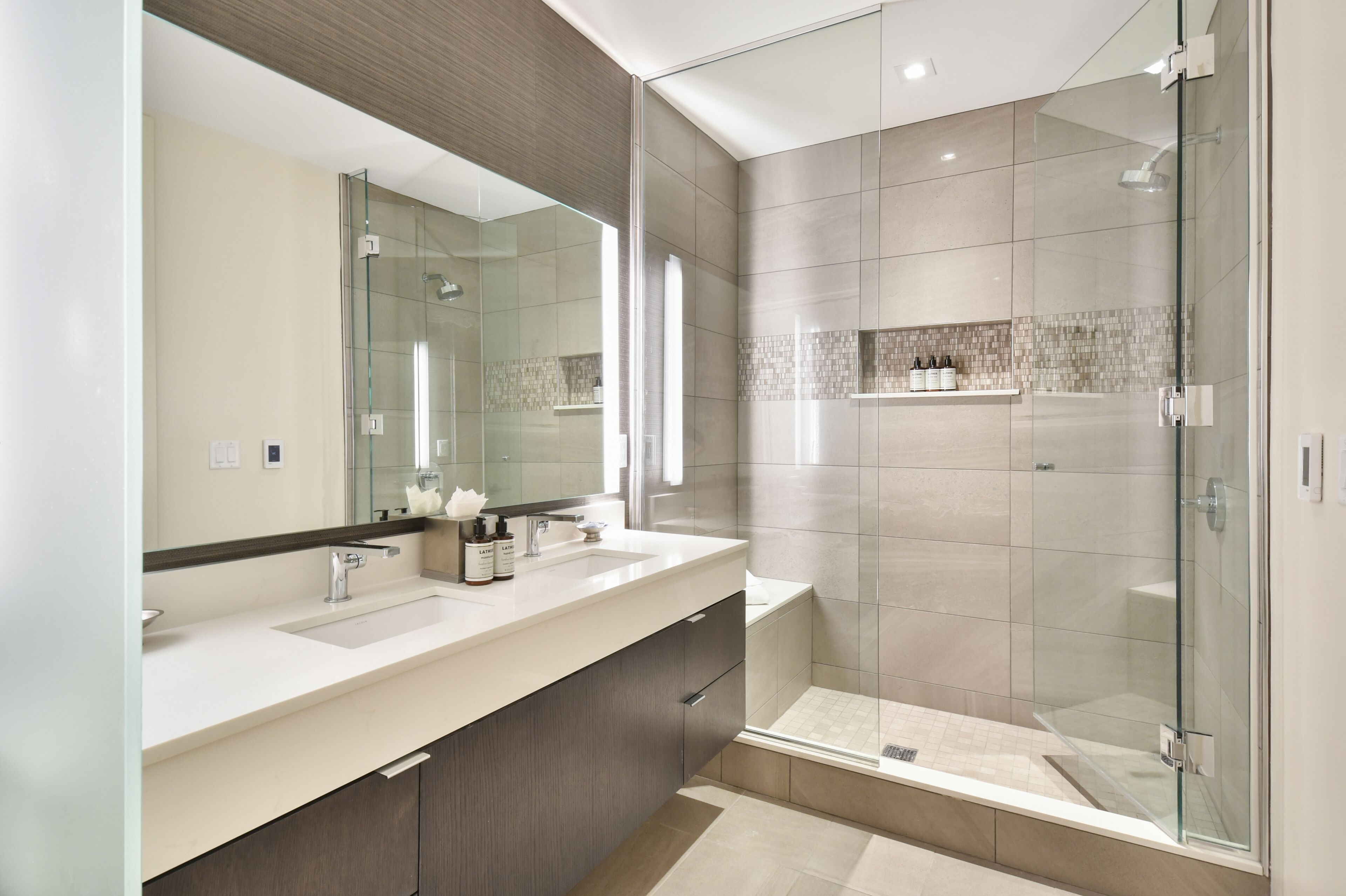 room, 2 bedrooms (residence) | bathroom | shower, free toiletries, hair dryer, towels