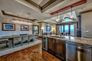 4 Bedroom Condominium | In-room dining - Constellation Residences (Truckee)