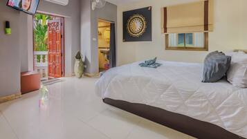 7 quartos, cofres nos quartos, escrivaninha