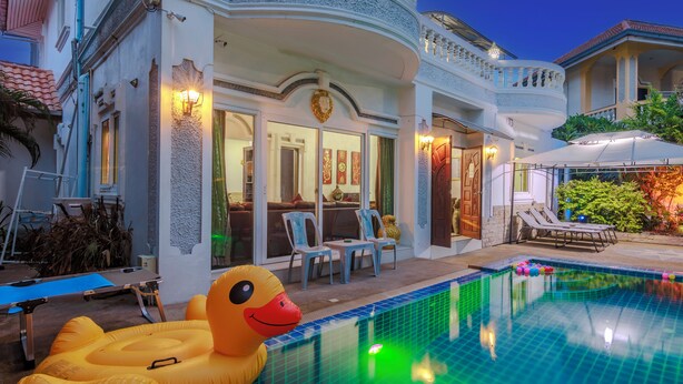 A pool area with a duck float, lounge chairs, and a covered seating area with a view of the pool. - Villa 6 bedrooms near Walking Street & beach ★★★★★ (Pattaya)
