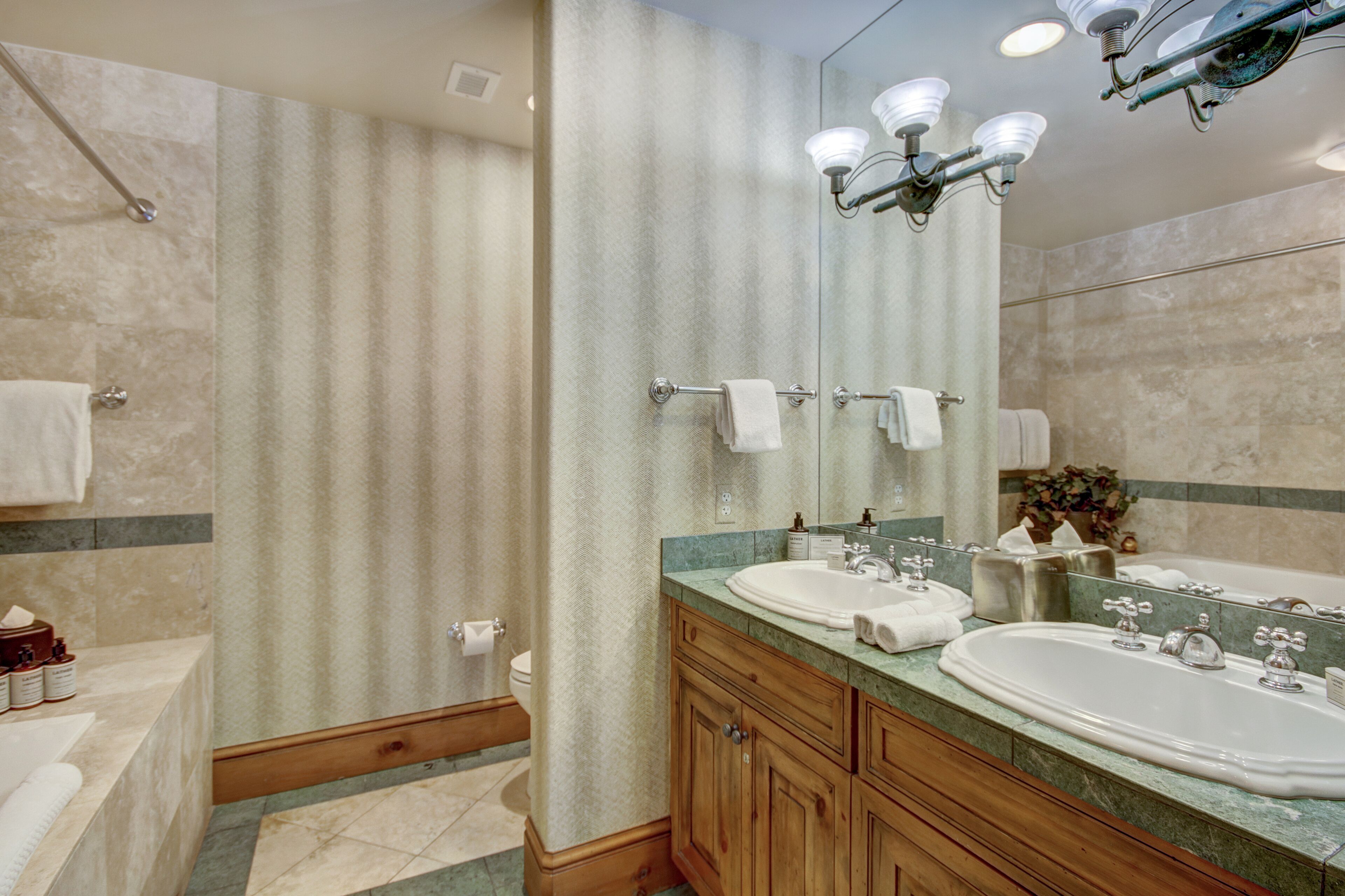 Condo, 1 Bedroom (Market Square, Plus Den) | Bathroom | Free toiletries, hair dryer, towels, soap