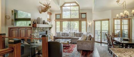 Townhome, 3 Bedrooms (Meadows) | Living area | 40-inch flat-screen TV with cable channels, TV, fireplace