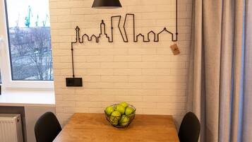 Comfort Apartment | Makan dalam bilik