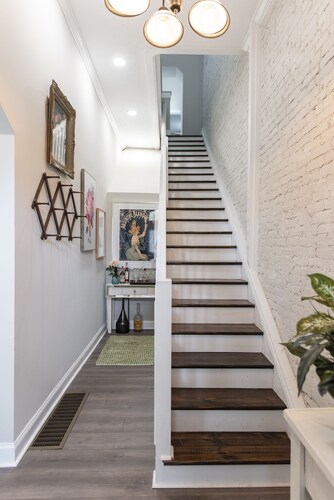 ***Oak Street Charm*** -EXPO, Downtown, casual luxury in historic Old Louisville