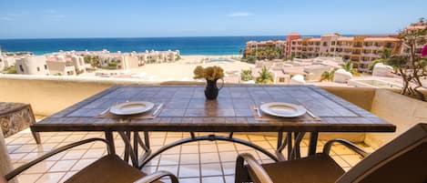 تناول الطعام بالخارج