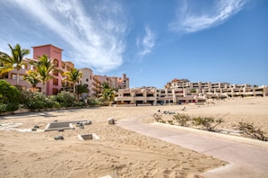 Am Strand, Liegestühle, Strandtücher
