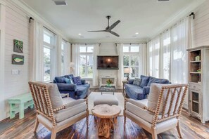 Smart TV, offices - KeriHil South* (Santa Rosa Beach)