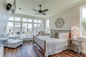 5 slaapkamers, een strijkplank/strijkijzer, gratis wifi, beddengoed